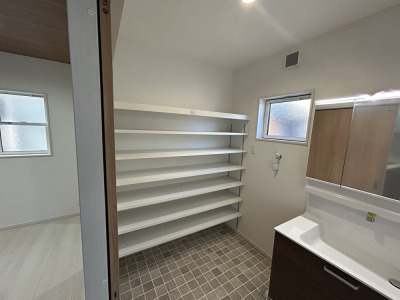 洗面室に大きな収納を装備！！！