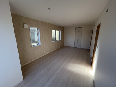 将来間仕切り可能な大きな主寝室