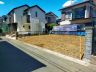 「コスモグランデ越谷西方－全1区画」（建築条件付売地）新発表！今ならフリープラン可能です。2路線（東武スカイツリーライン＆ＪＲ武蔵野線）3駅（越谷駅、新越谷駅、南越谷駅）利用可能で全て徒歩15分でご利用できます。また、徒歩圏内には生活施設が充実しており、イオンレイクタウンへ自転車で15分と便利な環境です。 